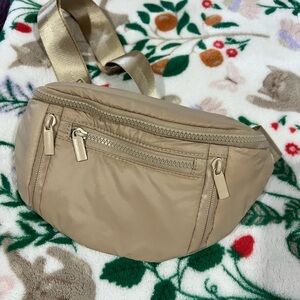 🛍️ Tan Crossbody Bag